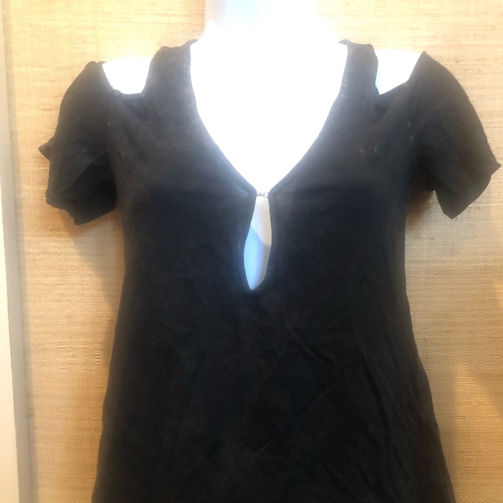 Cold shoulder sexy t-shirt